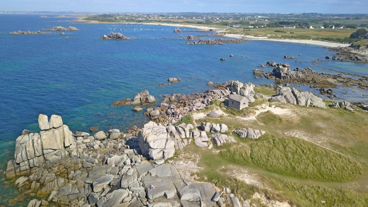 La grange aux lièvres, gîtes Kerdoel Cléder Extérieur photo