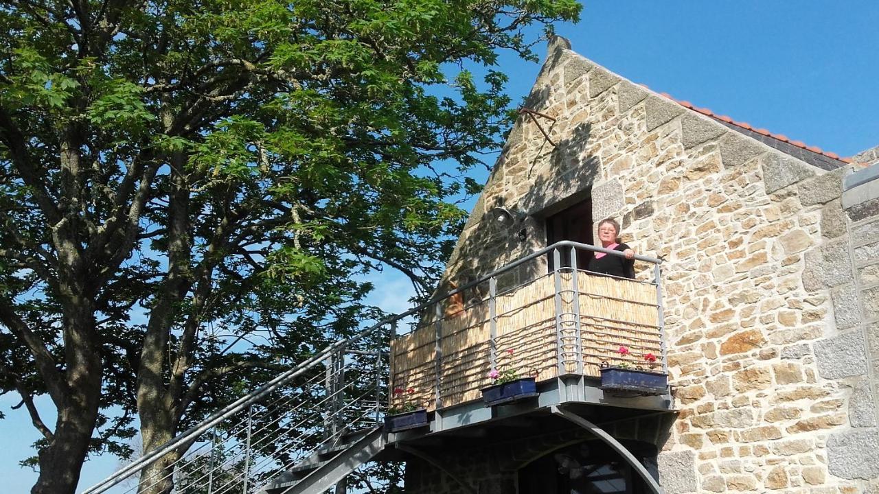 La grange aux lièvres, gîtes Kerdoel Cléder Extérieur photo