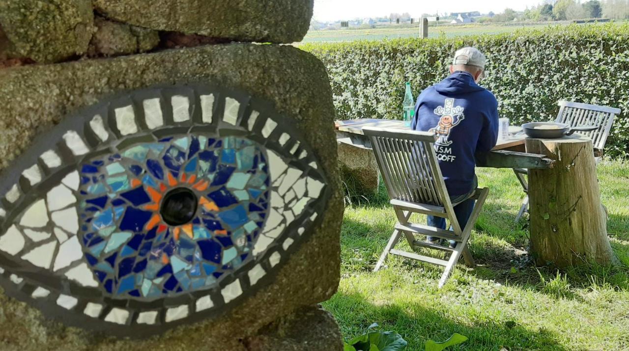 La grange aux lièvres, gîtes Kerdoel Cléder Extérieur photo